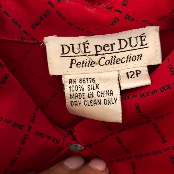 Due per Due Petite  red silk blouse. - Picture 2 of 4